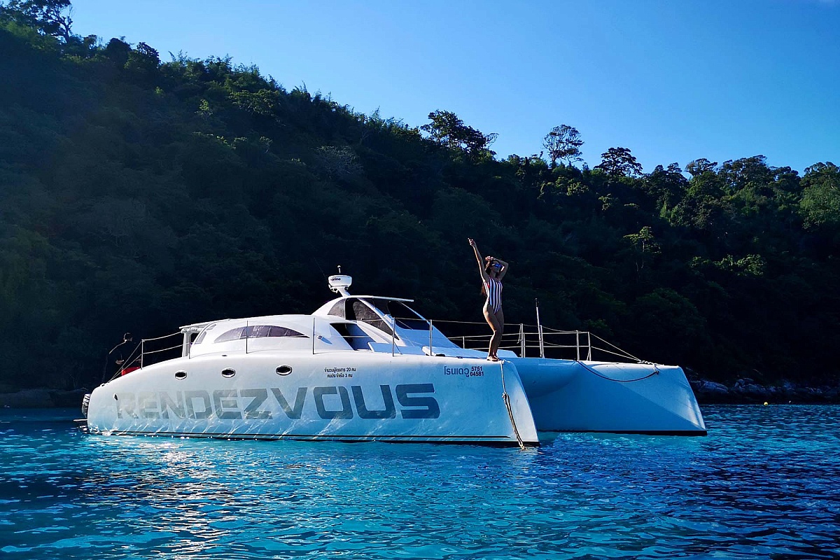 Аренда моторного катамарана Rendezvous 44 на Пхукете